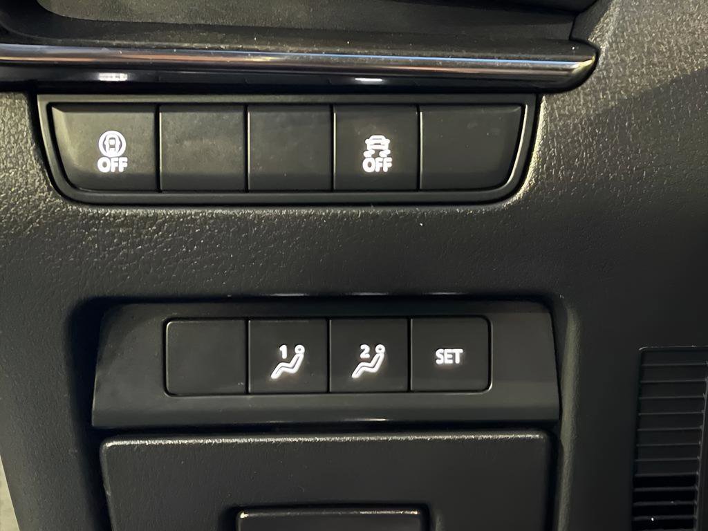 Used 2023 MAZDA MAZDA3 s image 34