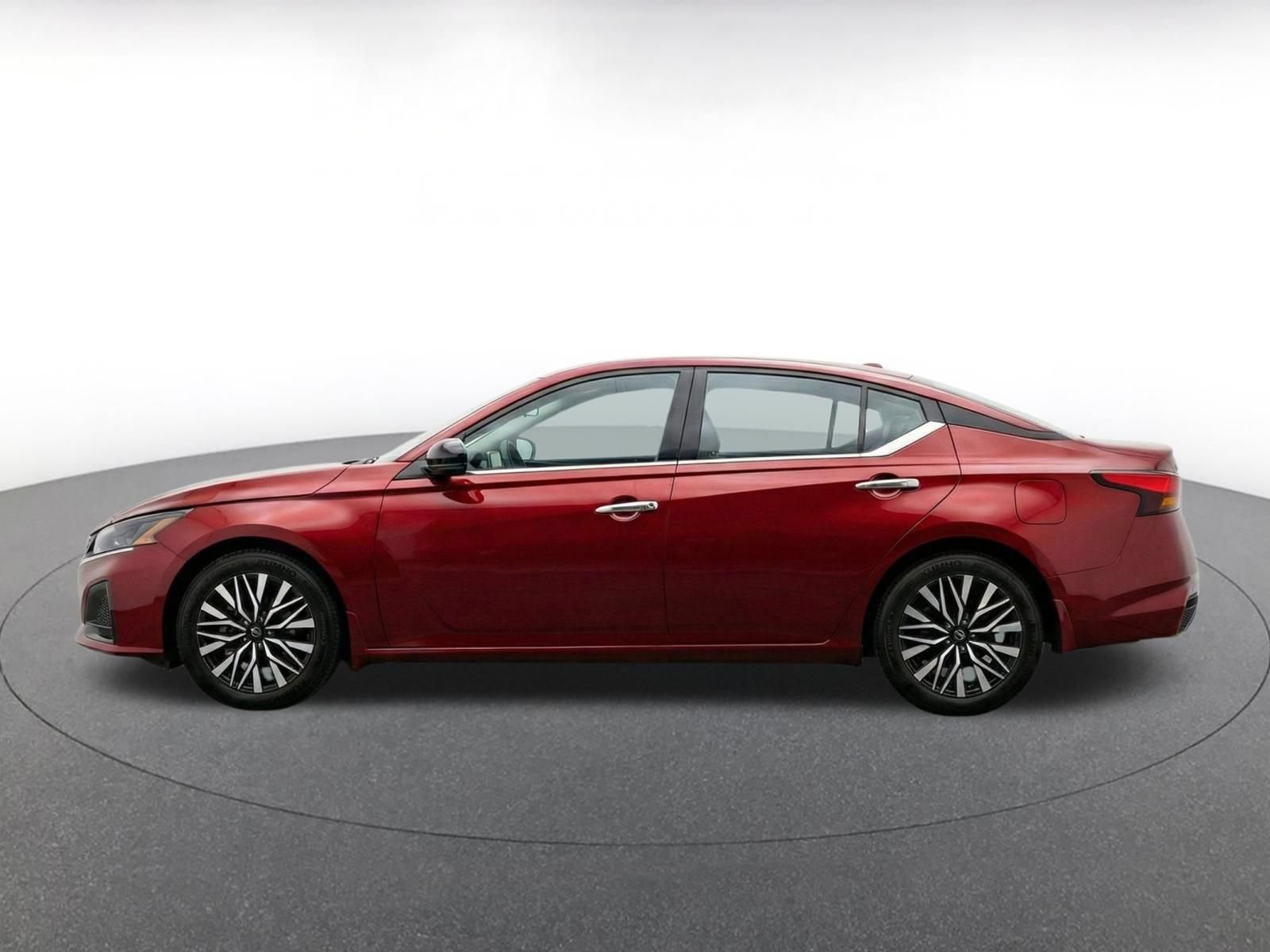 Used 2025 Nissan Altima 2.5 SV FWD image 4