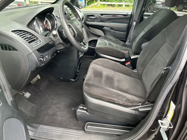 Used 2017 Dodge Grand Caravan SE FWD image 10