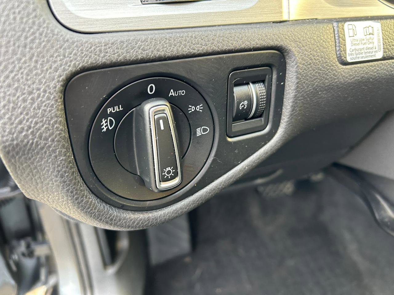 Used 2015 Volkswagen Golf TDI SE image 12