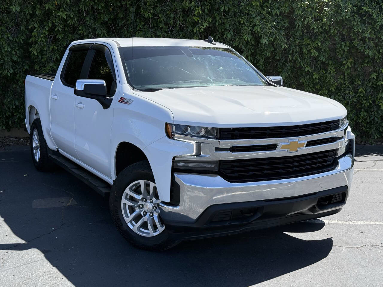 Used 2022 Chevrolet Silverado 1500 LT w/ Z71 Off-Road Package AWD/4WD image 2