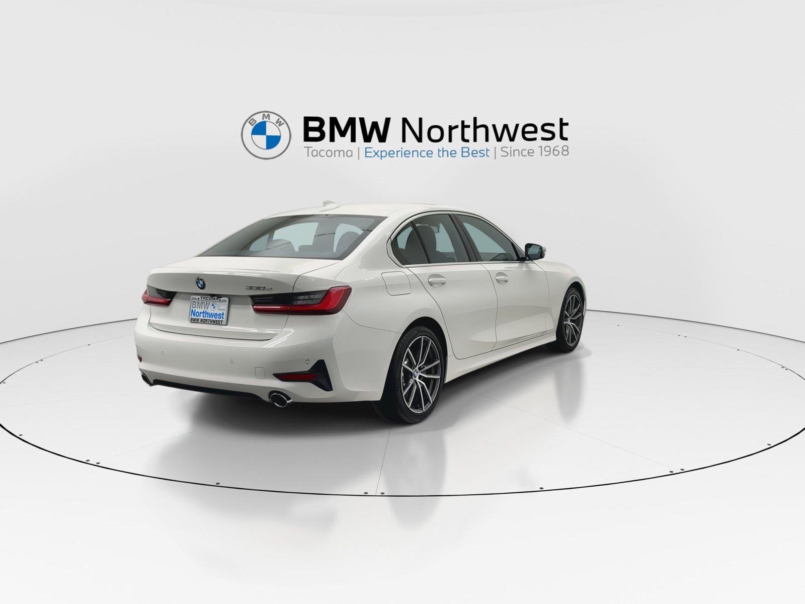Used 2021 BMW 330e w/ Convenience Package RWD image 3