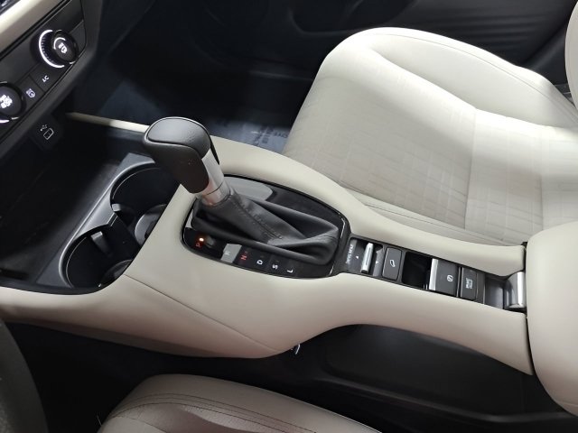 Certified 2024 Honda HR-V LX image 28