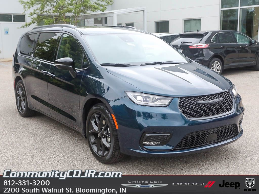New 2025 Chrysler Pacifica Limited