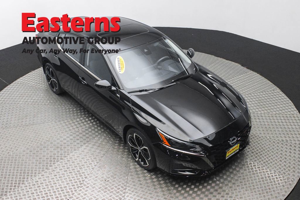Used 2023 Nissan Altima 2.5 SR w/ SR Premium Package AWD/4WD image 3