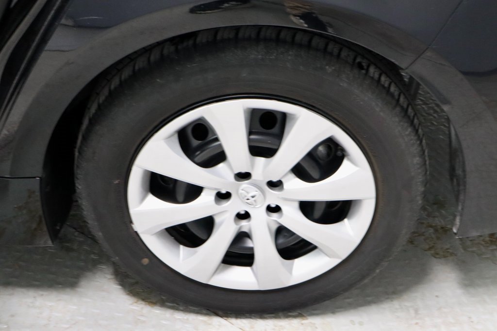Used 2025 Toyota Corolla LE image 18