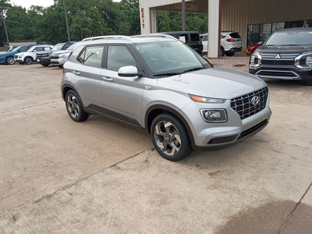 Used 2025 Hyundai Venue SEL FWD image 6