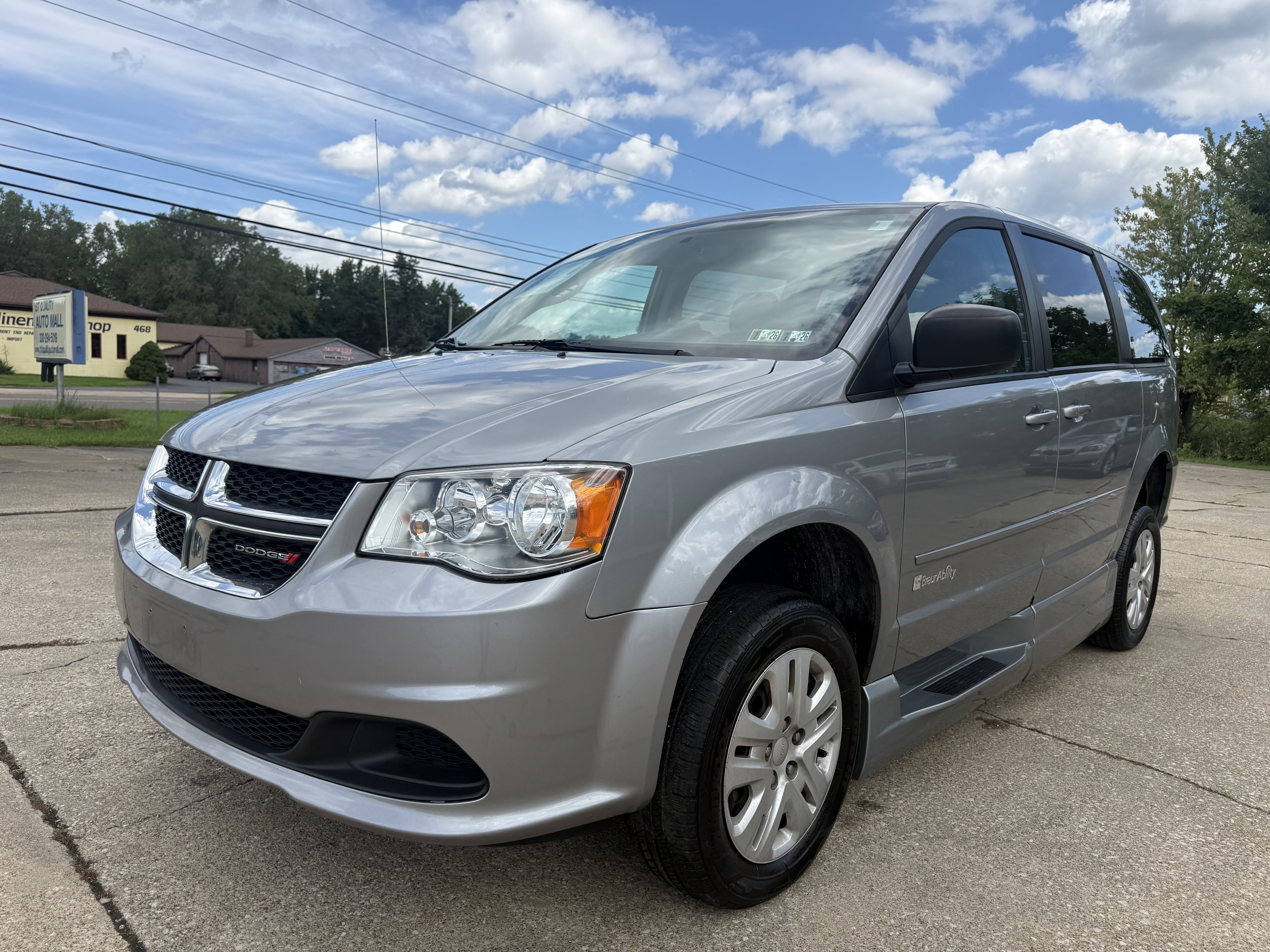 Used 2015 Dodge Grand Caravan SE w/ Quick Order Package 29E SE FWD image 2