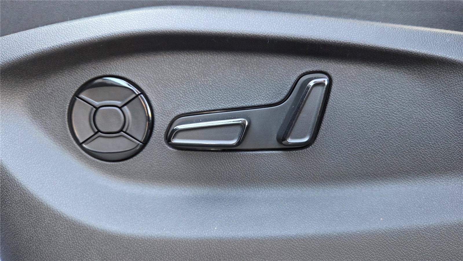 New 2026 Volkswagen Tiguan SE FWD image 14