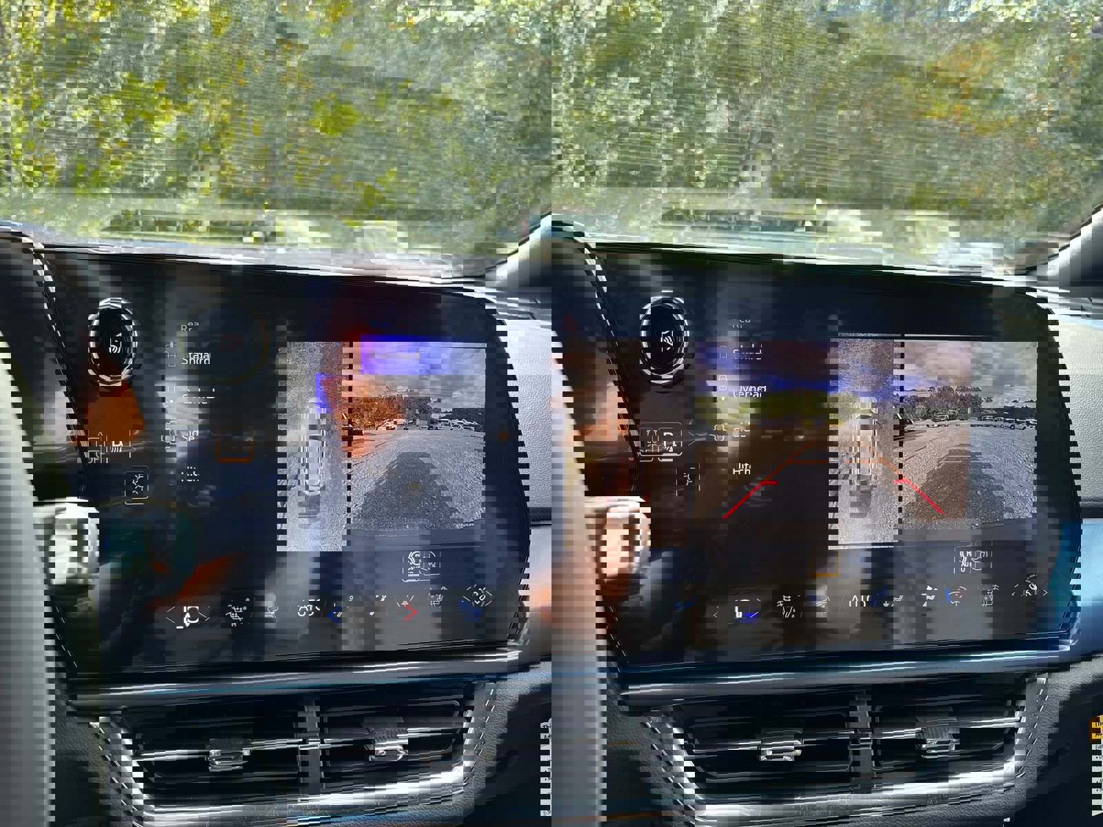 New 2026 Chevrolet Equinox EV LT image 17