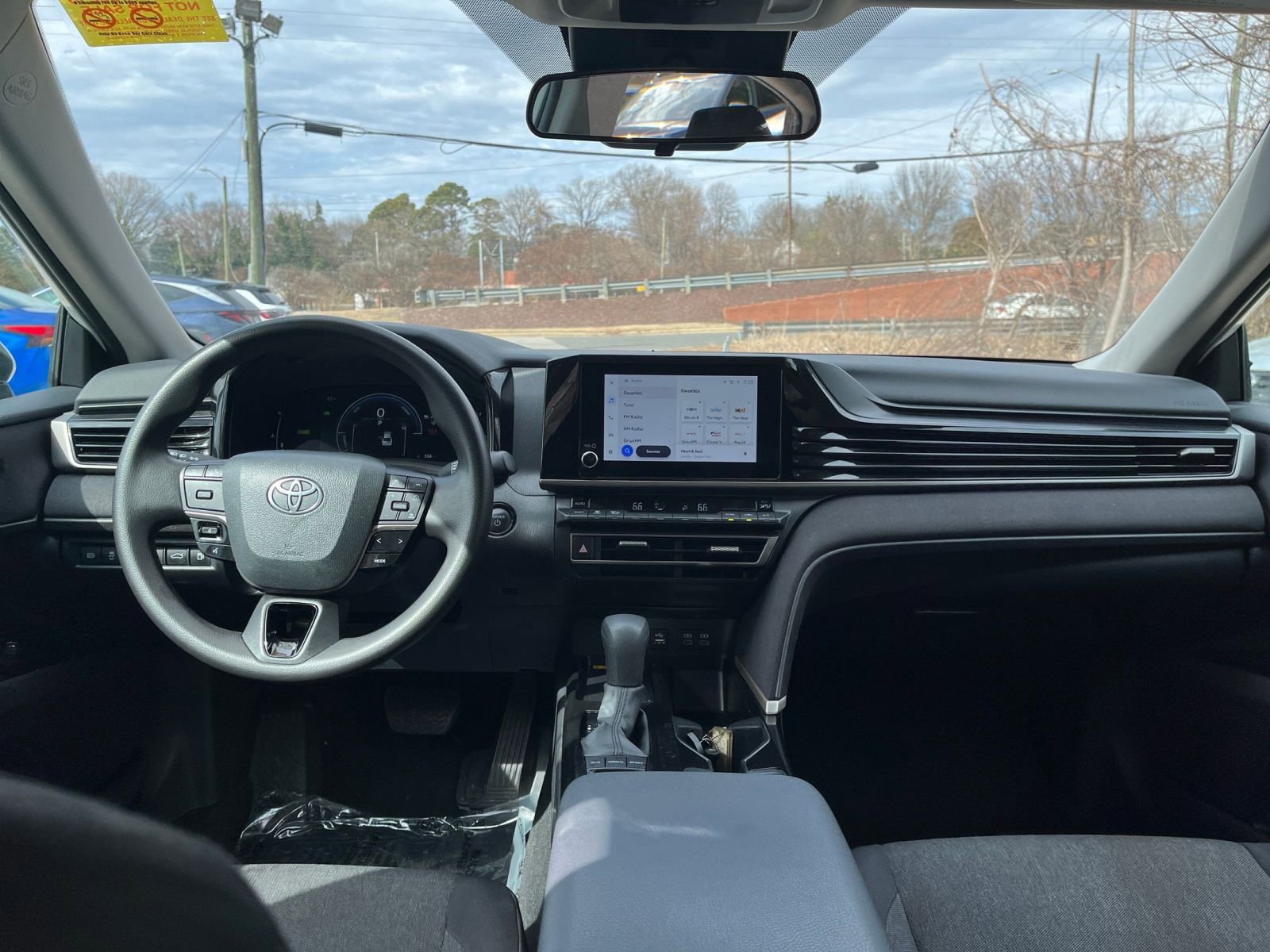 Used 2025 Toyota Camry LE image 30