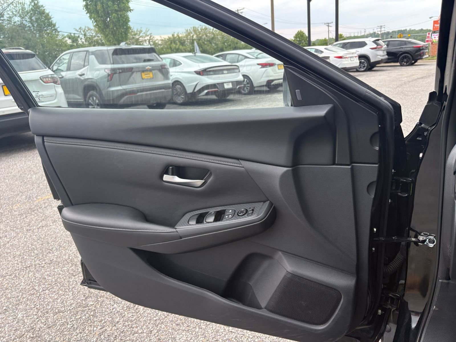 Used 2025 Nissan Sentra SV FWD image 18