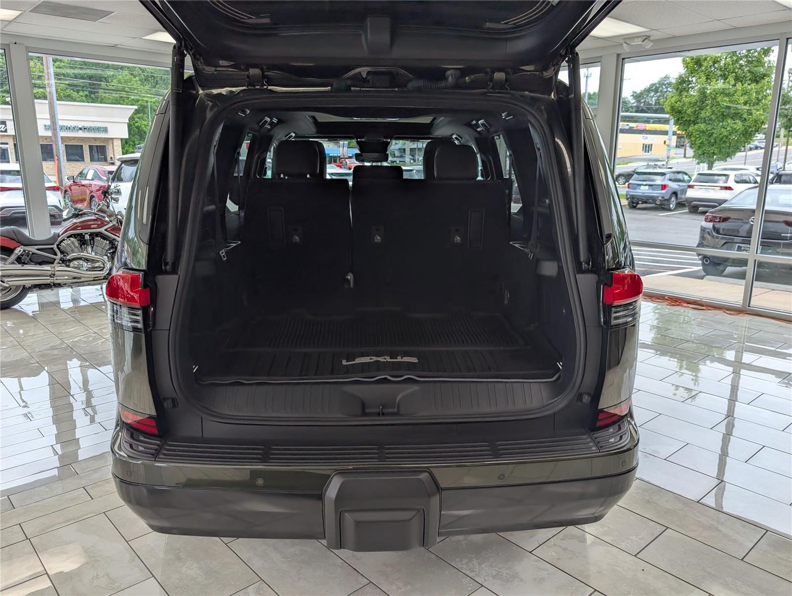 Used 2024 Lexus GX 550 w/ Accessory Package (2T) AWD/4WD image 14