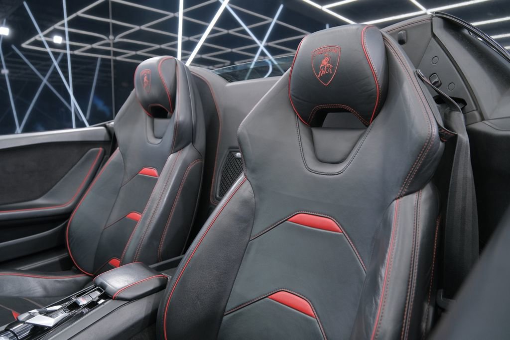 Used 2020 Lamborghini Huracan EVO image 24