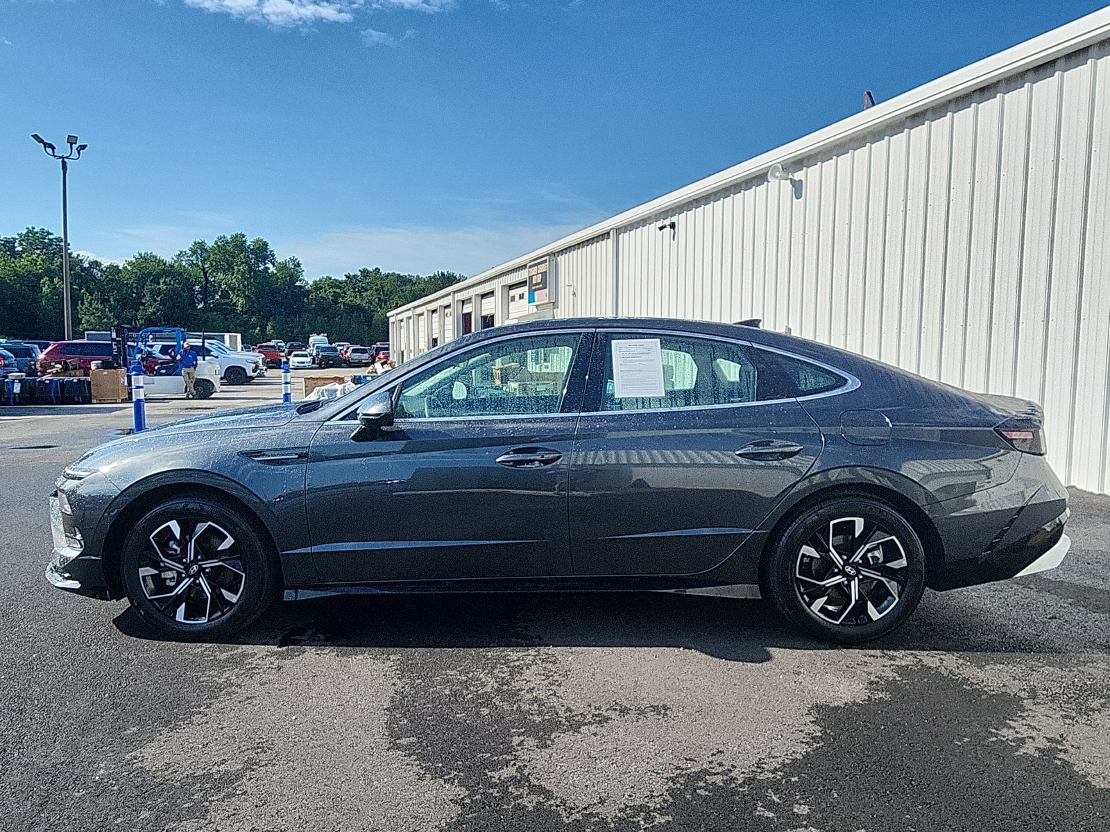 Used 2025 Hyundai Sonata SEL FWD image 2