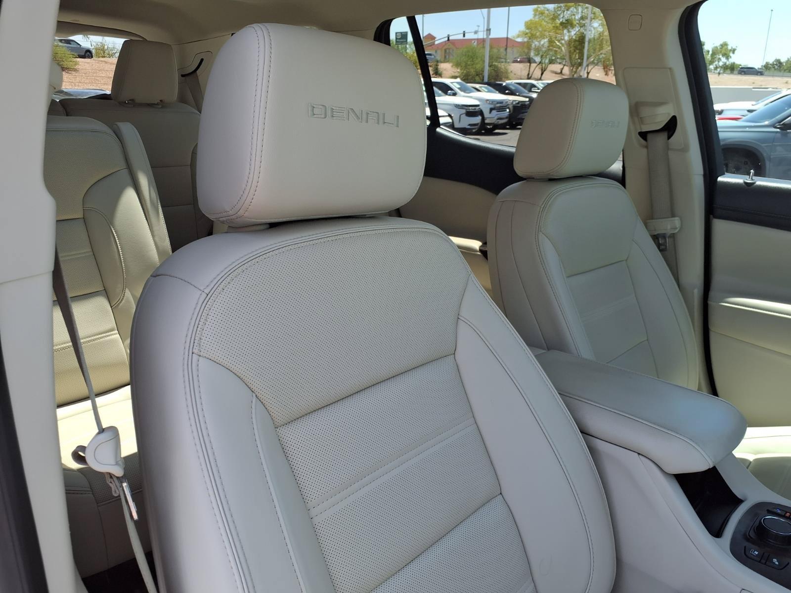 Used 2023 GMC Acadia Denali w/ Denali Technology Package FWD image 12