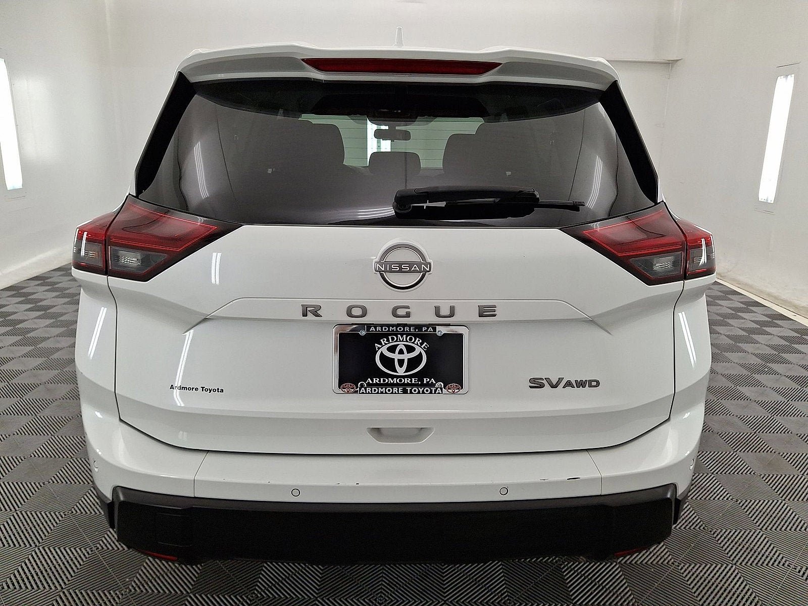 Used 2024 Nissan Rogue SV AWD/4WD image 14