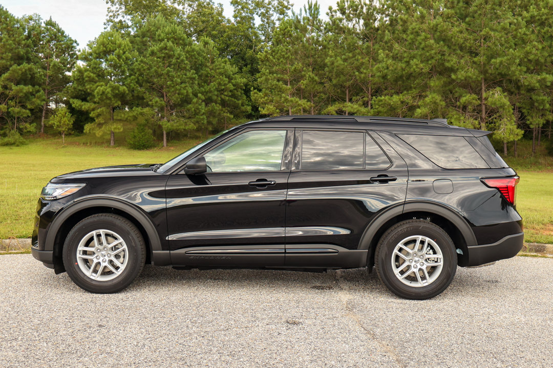 New 2026 Ford Explorer Active RWD image 8