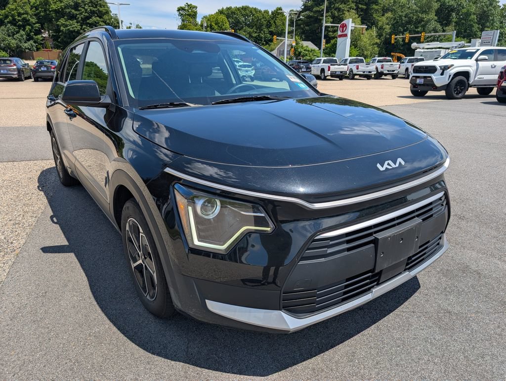 Used 2025 Kia Niro EX w/ EX Cold Weather Package FWD image 8