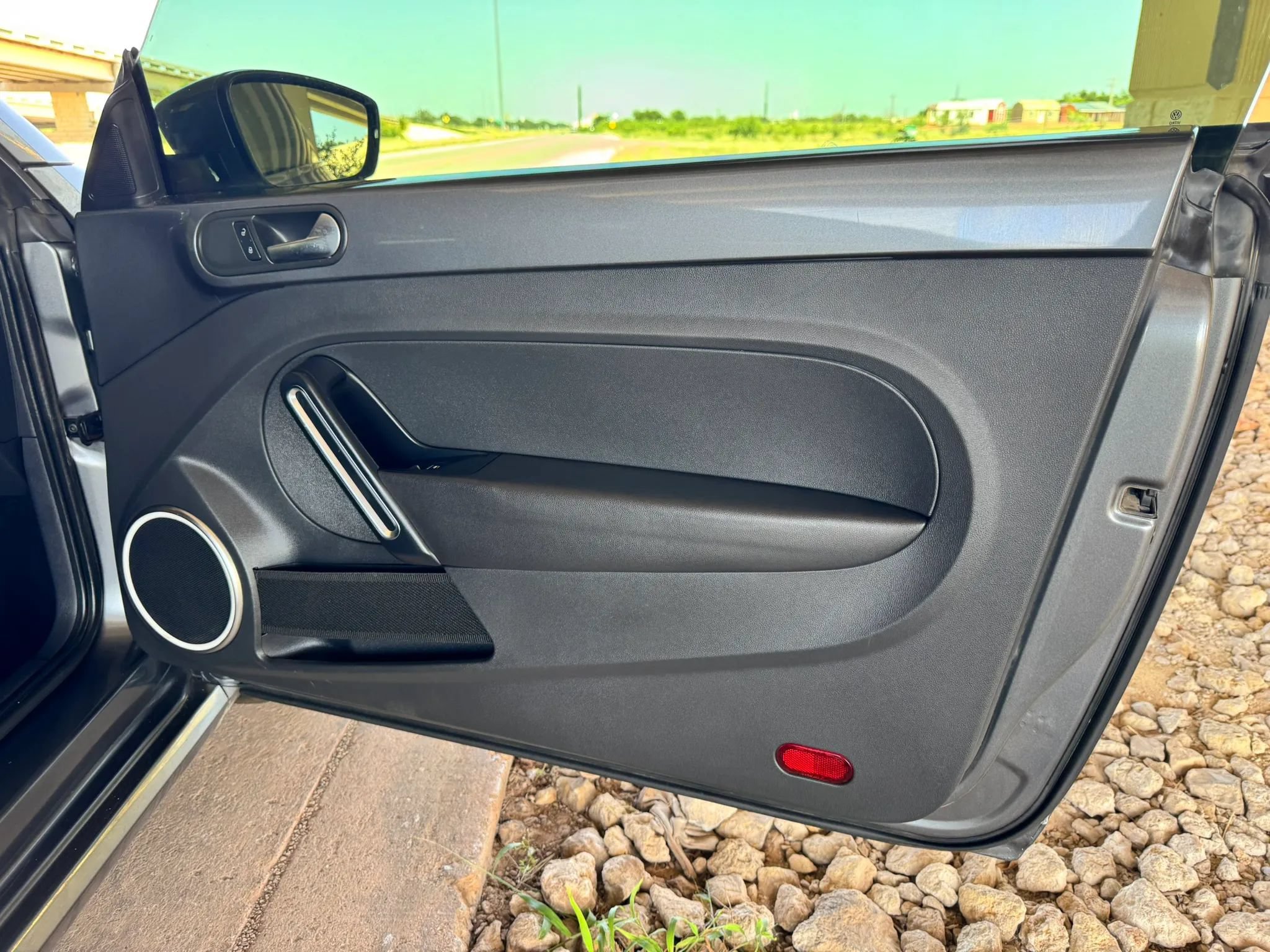 Used 2014 Volkswagen Beetle TDI FWD image 21