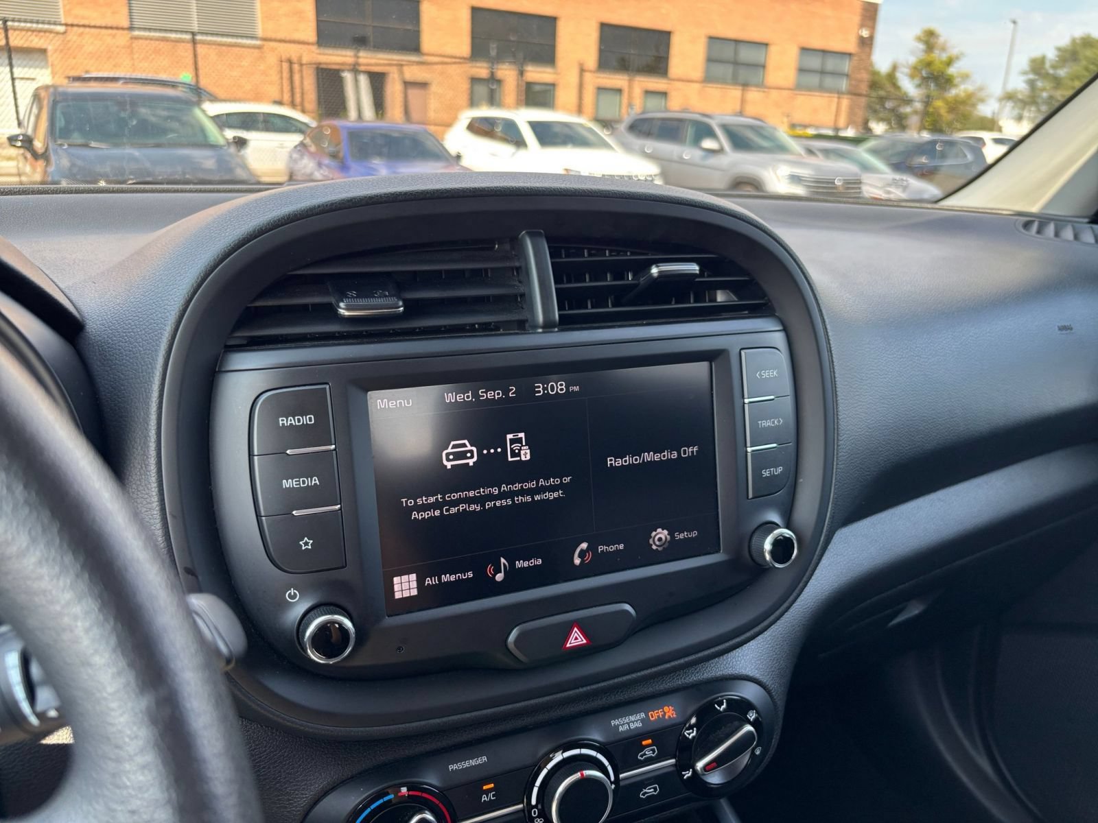 Used 2025 Kia Soul LX w/ LX Technology Package FWD image 19