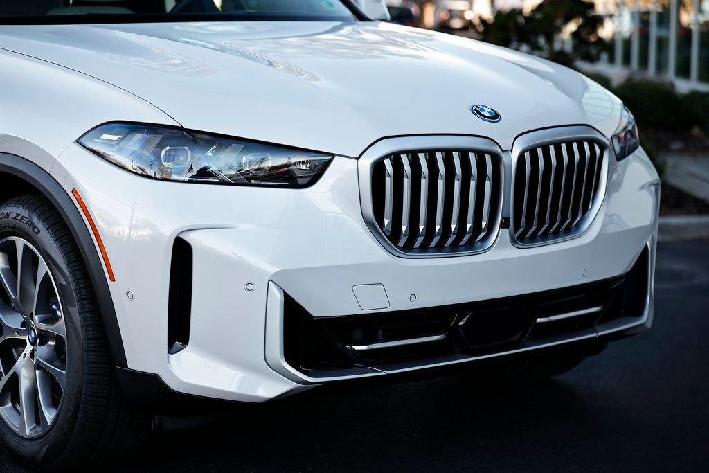 New 2026 BMW X5 xDrive50e w/ Executive Package image 2
