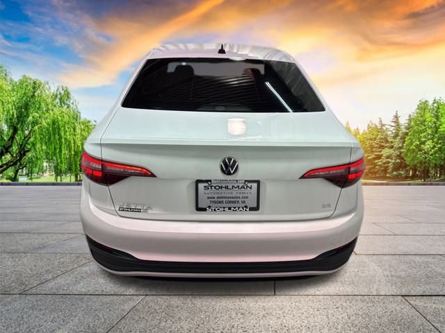 Certified 2024 Volkswagen Jetta SE image 5