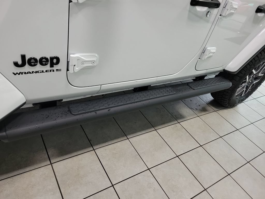 New 2026 Jeep Wrangler Unlimited Sahara w/ Technology Group AWD/4WD image 18