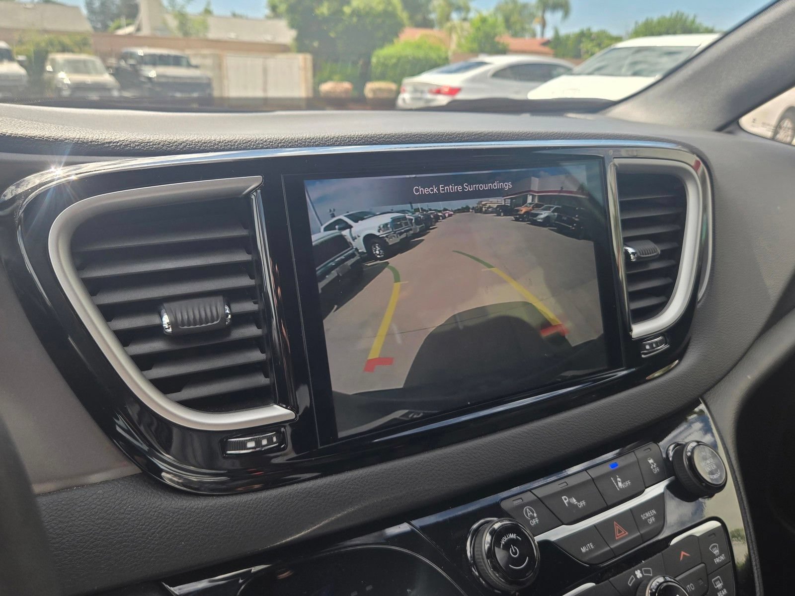 Used 2025 Chrysler Pacifica Select FWD image 29