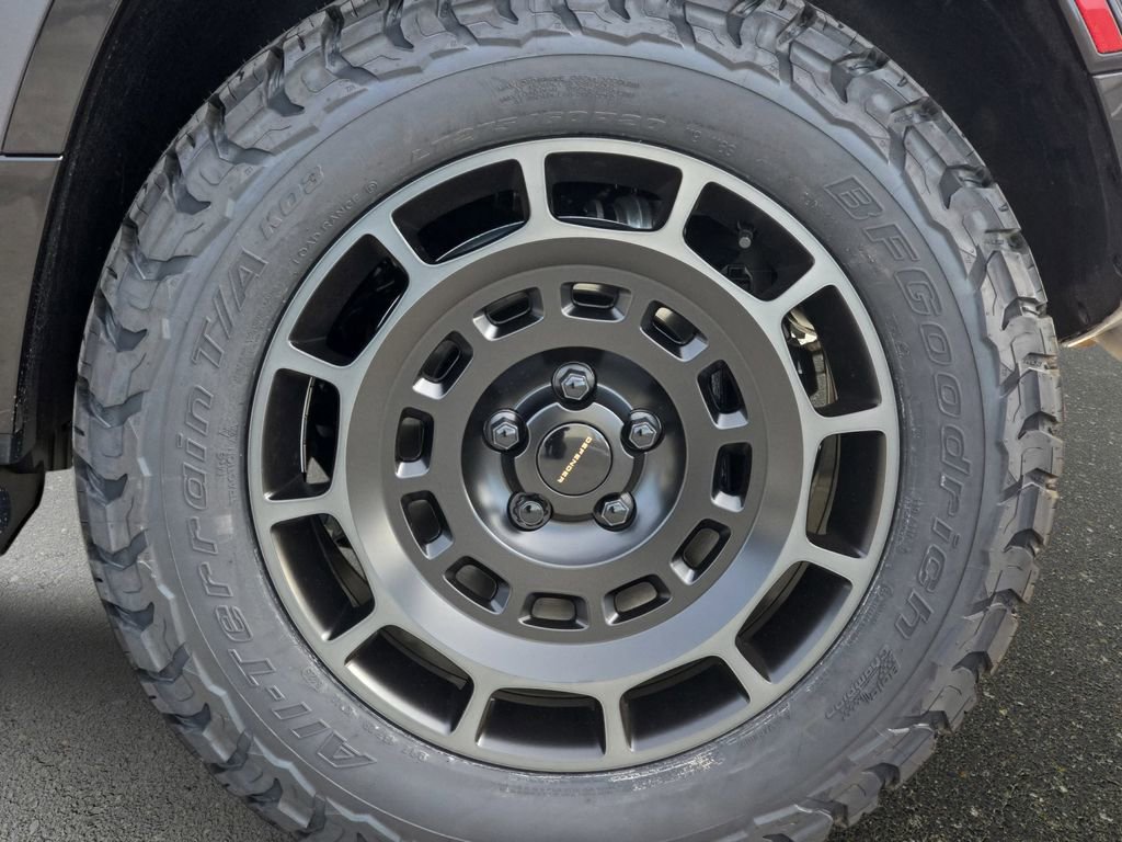 New 2026 Land Rover Defender 110 V8 image 38