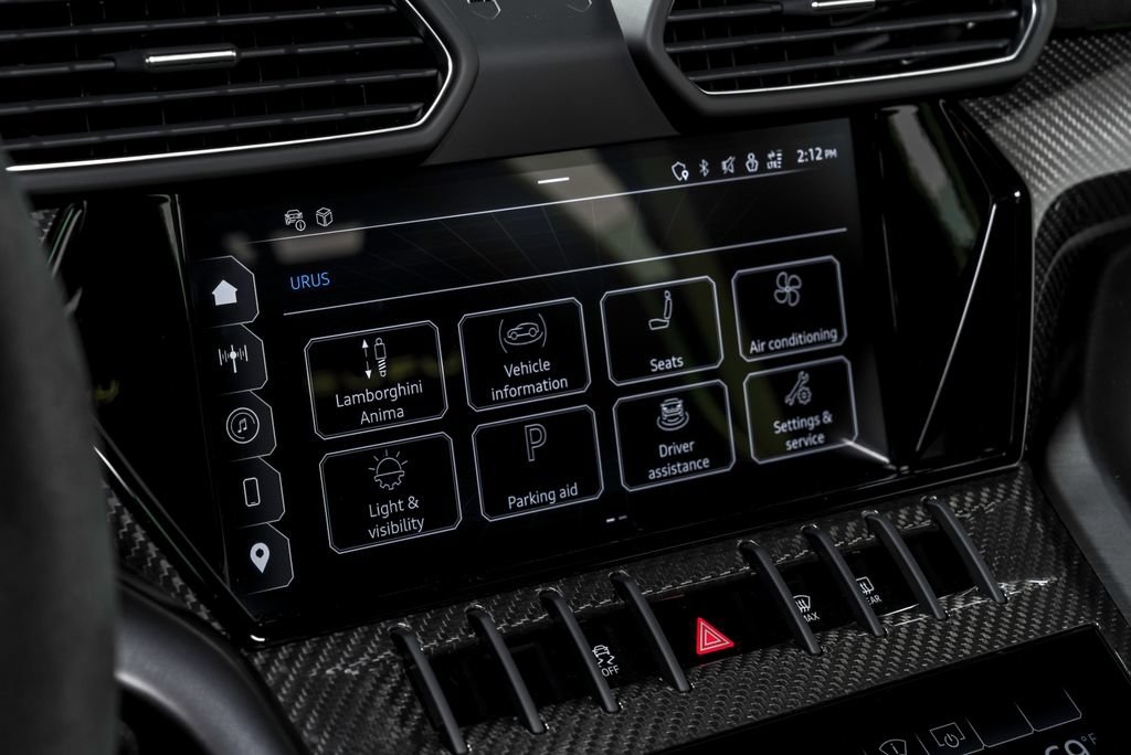Used 2024 Lamborghini Urus Performante AWD/4WD image 25