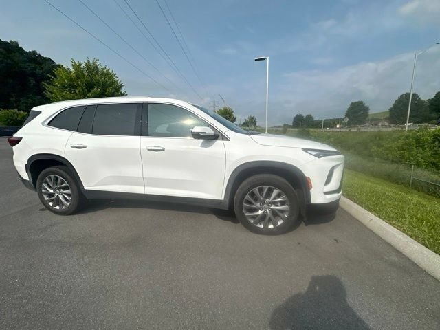 Used 2025 Buick Enclave Preferred AWD/4WD image 5
