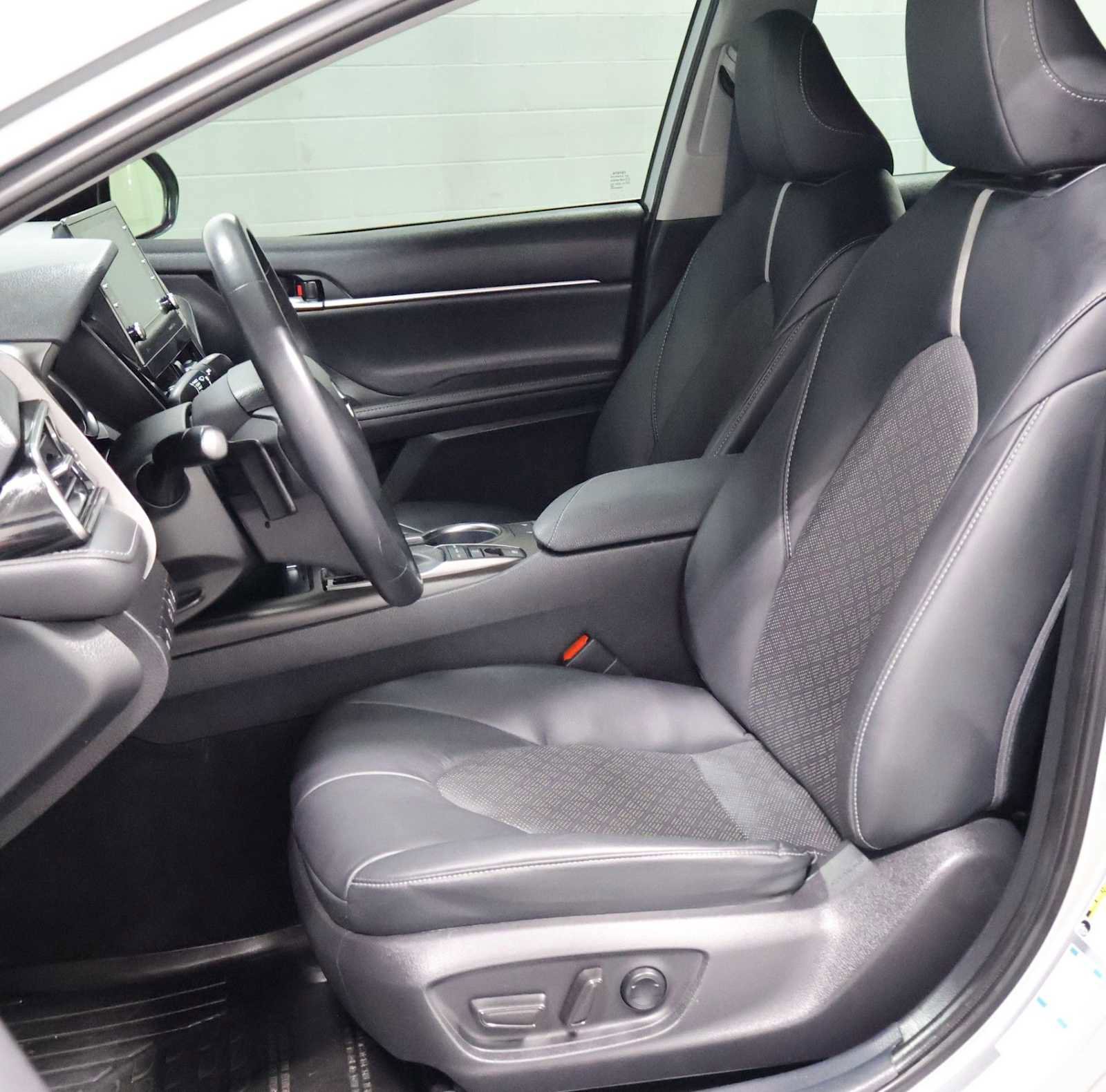 Used 2022 Toyota Camry XSE AWD/4WD image 5