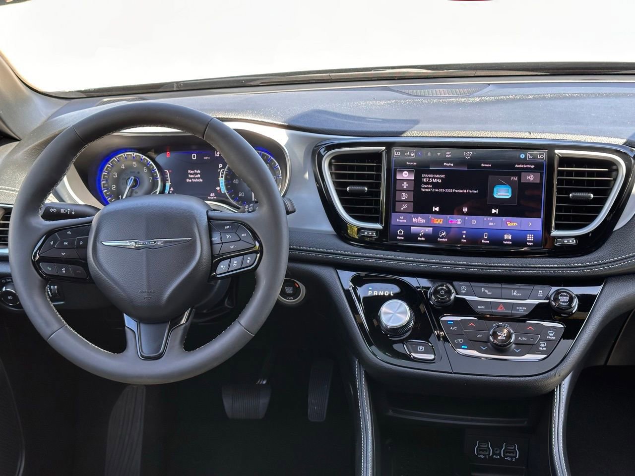 Used 2025 Chrysler Pacifica Limited image 22