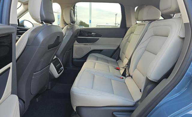 Used 2025 Lincoln Nautilus Premier image 13