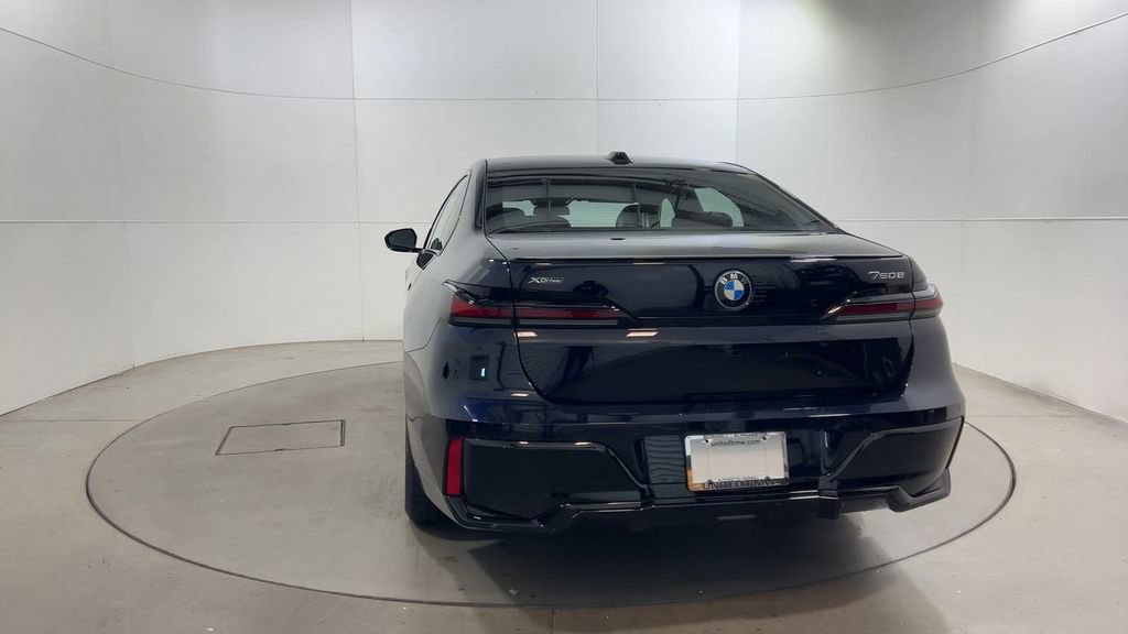 New 2026 BMW 750e xDrive w/ Premium Package image 7