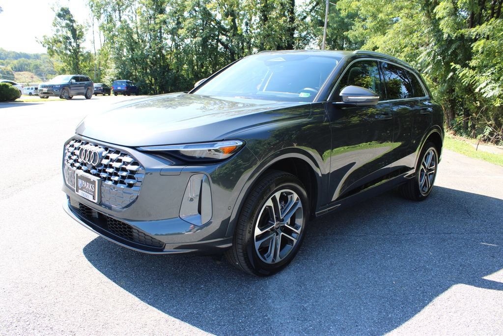 Used 2025 Audi Q5 Premium Plus w/ Premium Plus AWD/4WD image 5