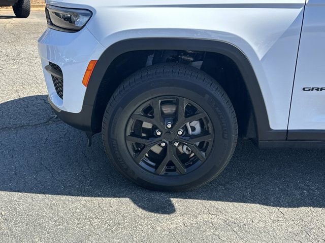 New 2025 Jeep Grand Cherokee Laredo image 12