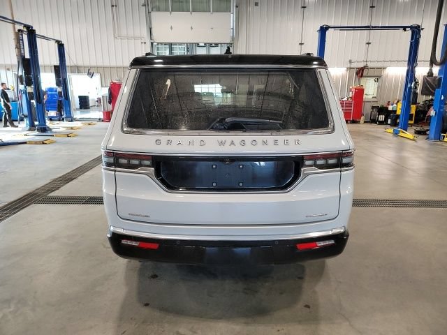 Used 2022 Jeep Grand Wagoneer Series III w/ HD Trailer Tow Package AWD/4WD image 6
