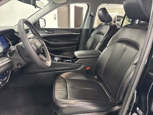 Used 2023 Jeep Grand Cherokee 4WD 4xe w/ Luxury Tech Group II image 16