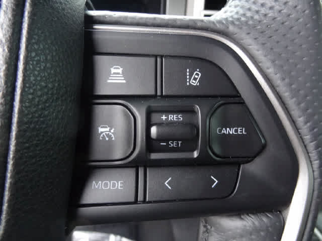Used 2025 Toyota Tundra Limited AWD/4WD image 18