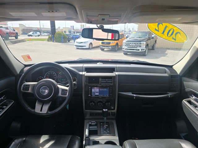 Used 2012 Jeep Liberty Limited Jet w/ Comfort/Convenience Group image 16