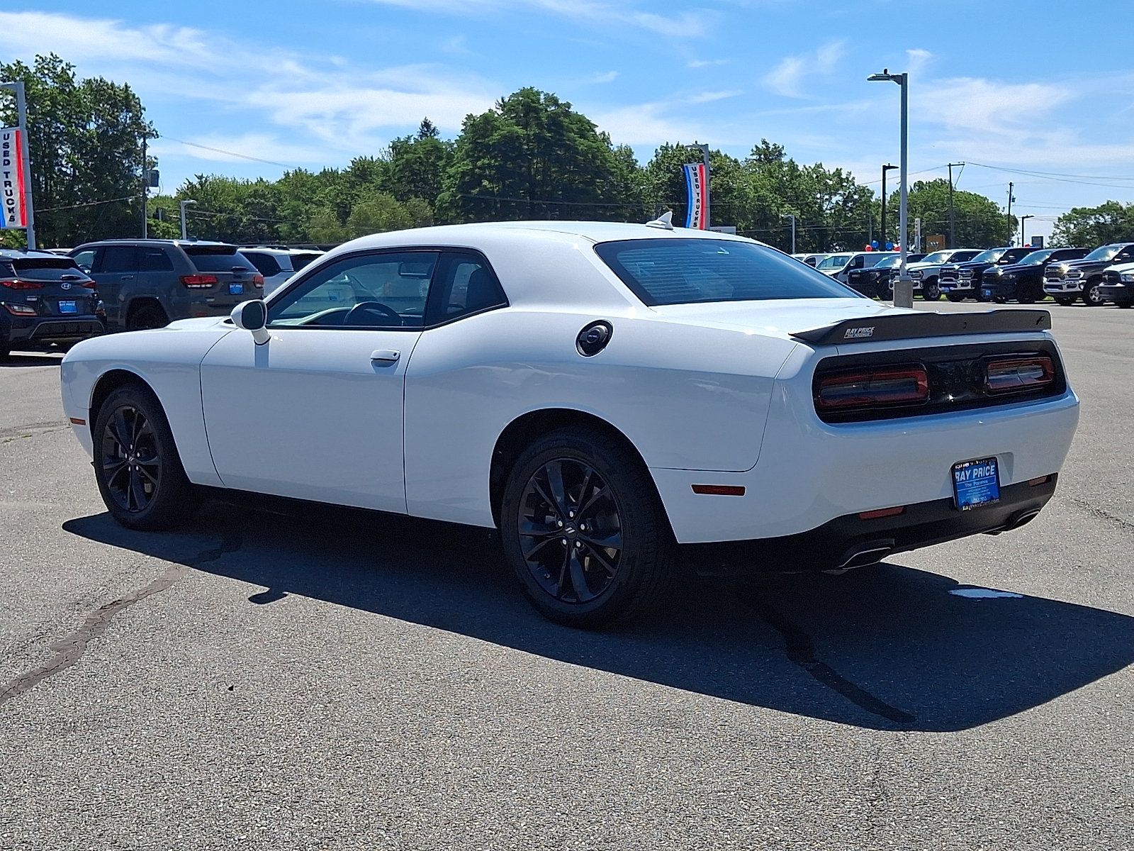 Used 2022 Dodge Challenger SXT w/ Driver Convenience Group AWD/4WD image 4