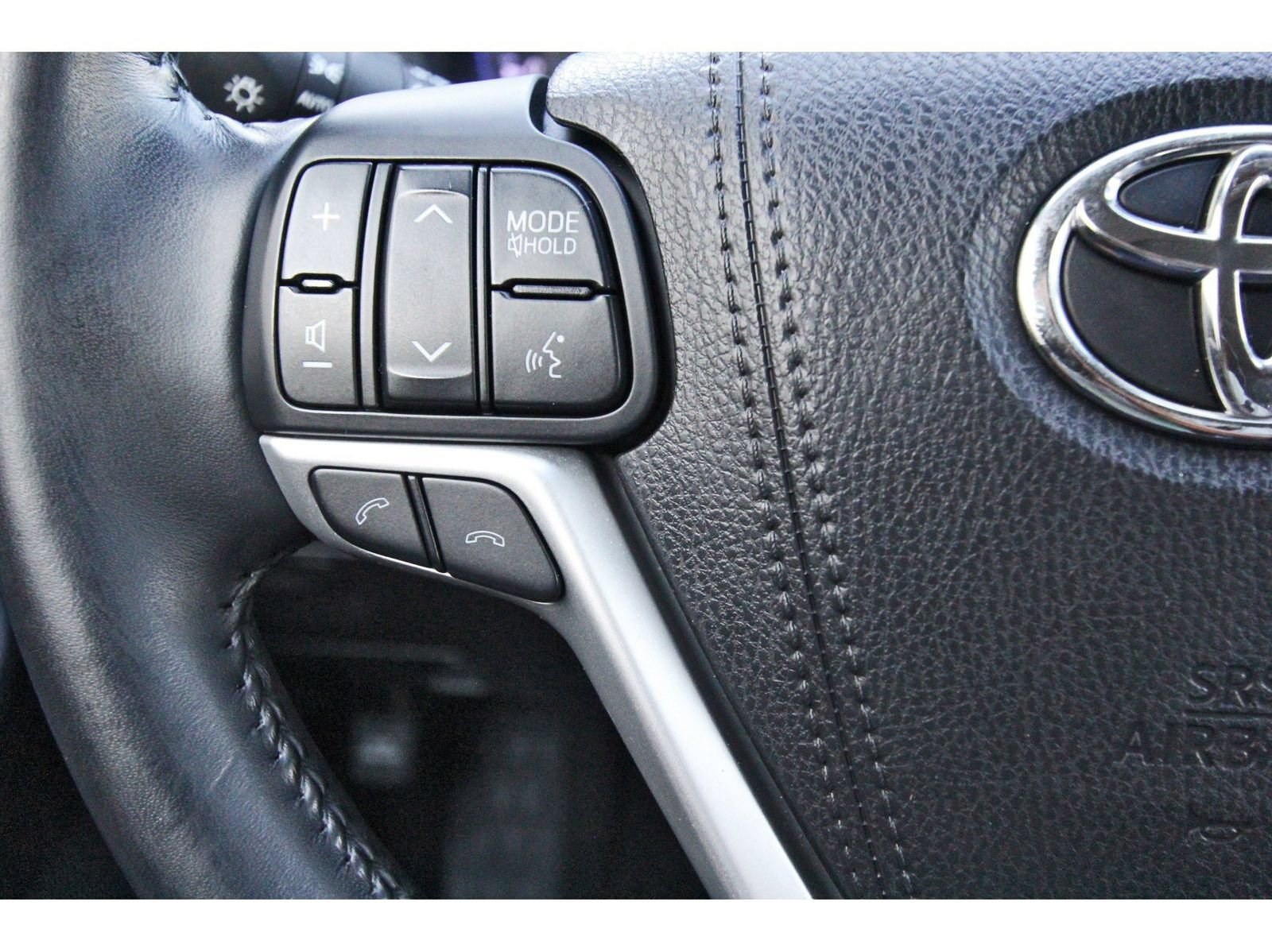 Used 2018 Toyota Highlander XLE AWD/4WD image 19