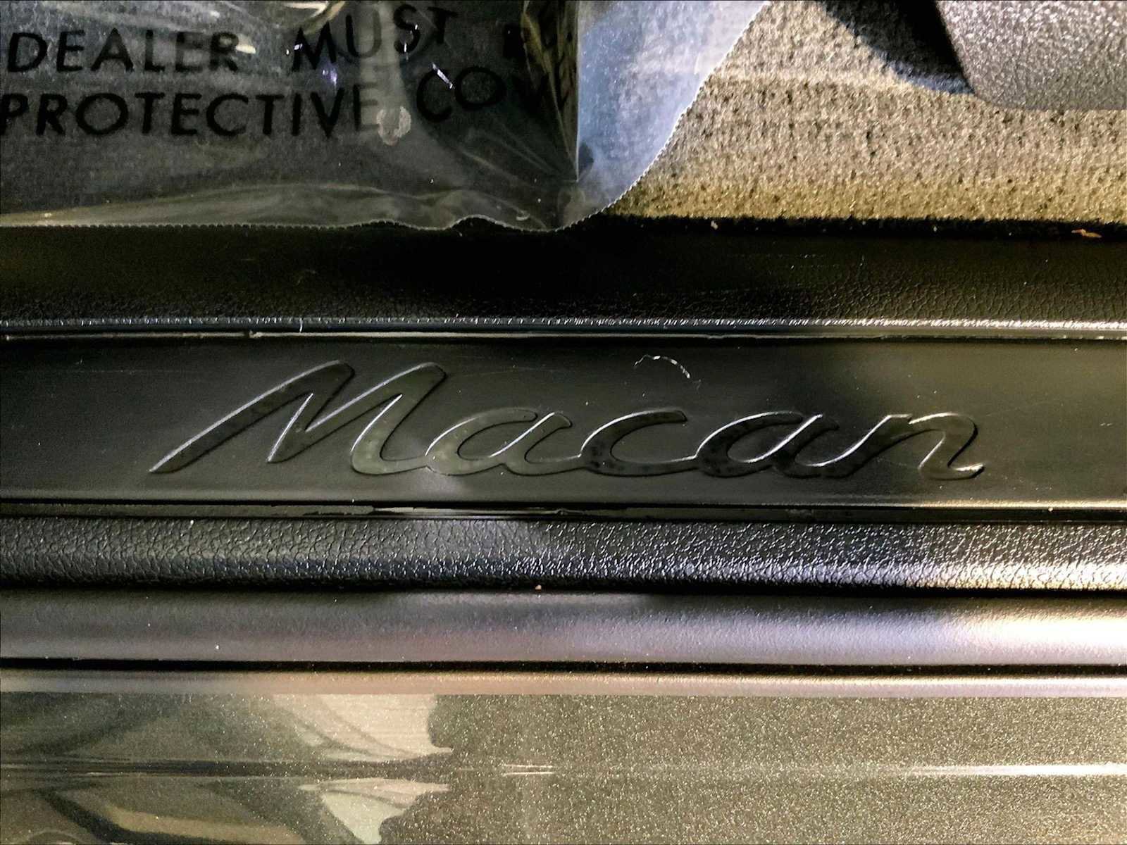 Used 2025 Porsche Macan image 19