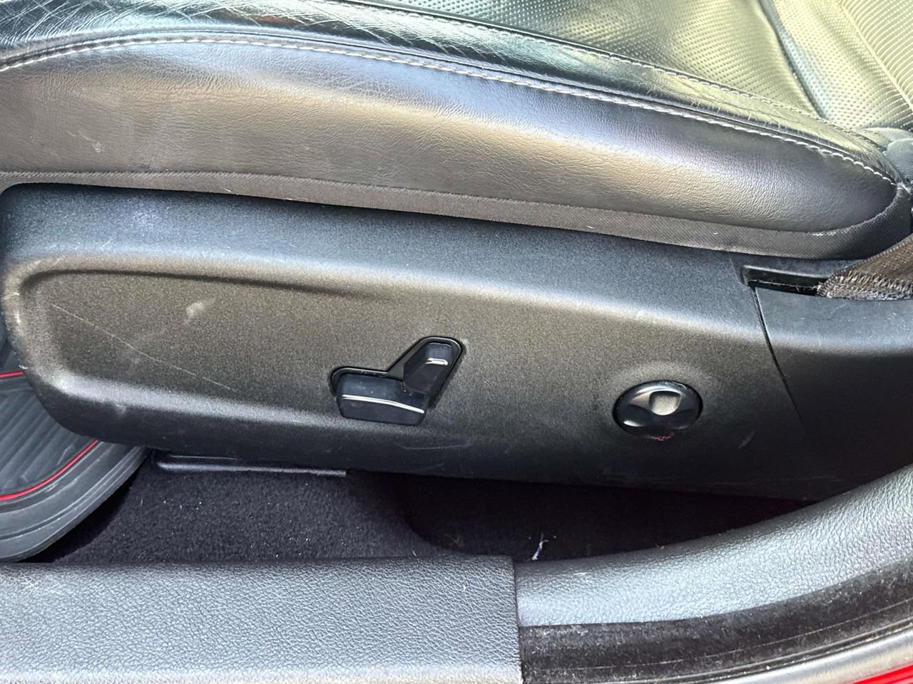 Used 2020 Dodge Charger SXT w/ Leather Interior Group image 11