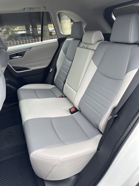 Used 2022 Toyota RAV4 XLE Premium image 15