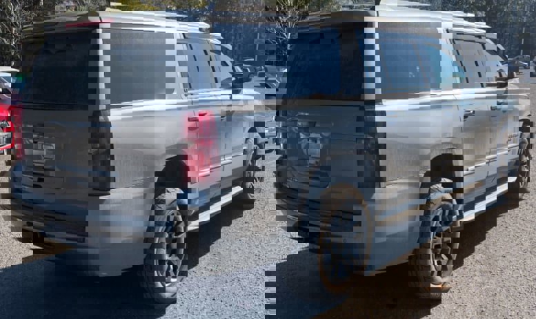 Used 2020 Chevrolet Suburban LT image 10