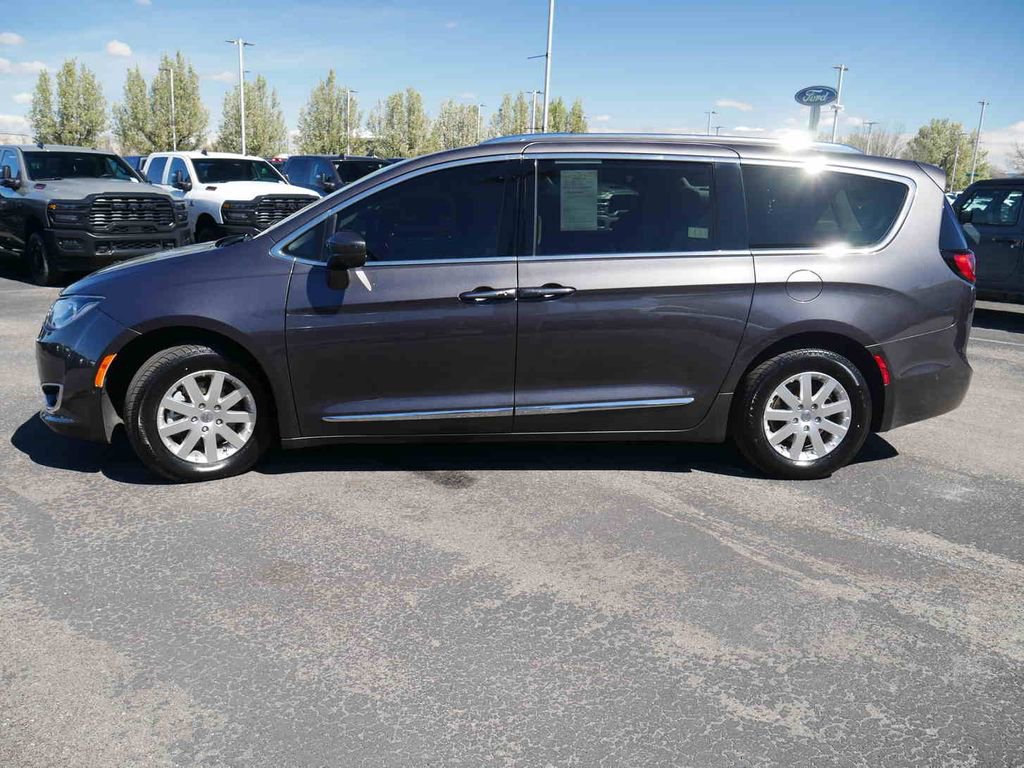 Used 2019 Chrysler Pacifica Touring-L w/ Advanced Safetytec Group image 17