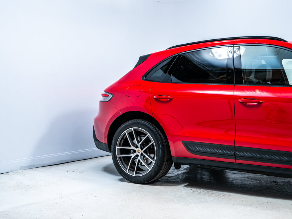 Used 2025 Porsche Macan AWD/4WD image 11